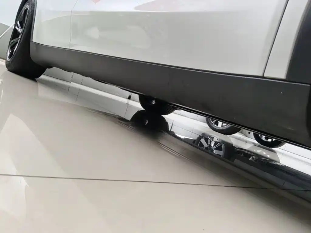 Tesla Model Y — миниатюра 21