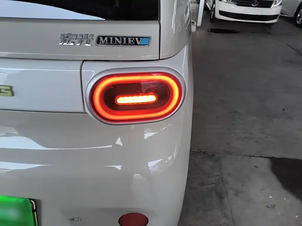 Wuling MINIEV — миниатюра 8