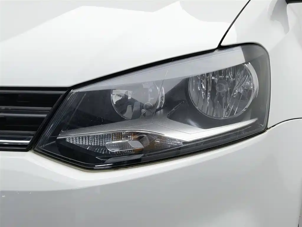 Volkswagen Polo 2014 1.4L MT