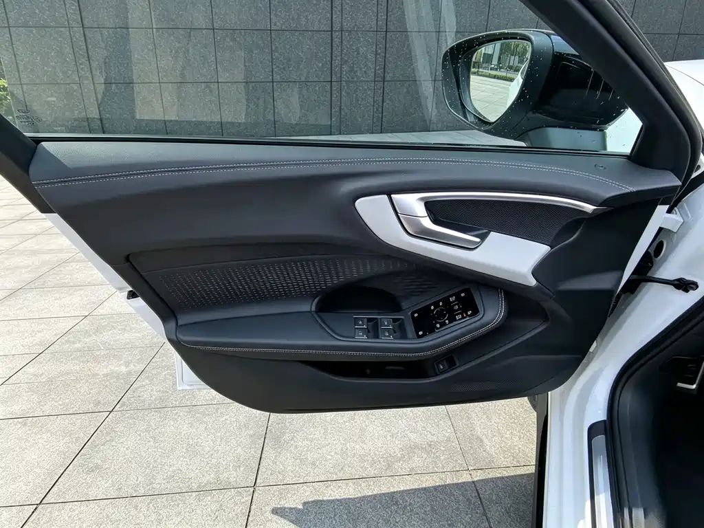 Audi A5L — миниатюра 12
