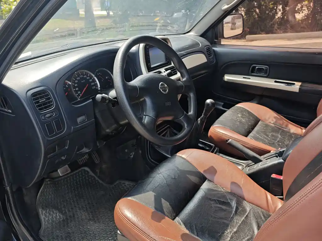 Nissan Paladin — миниатюра 4