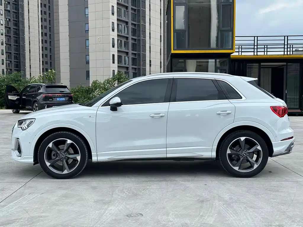 Audi Q3 2023 35 TFSI Fashion (1.4T)