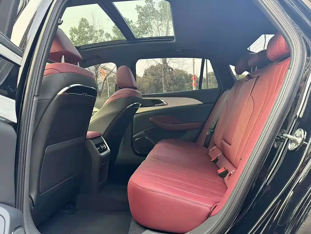 Hongqi Hongqi H5 — миниатюра 6
