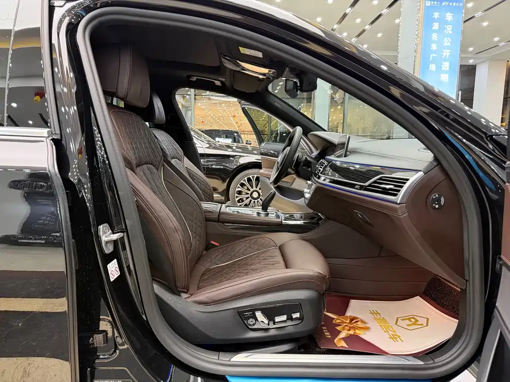 BMW 7 Series — миниатюра 7