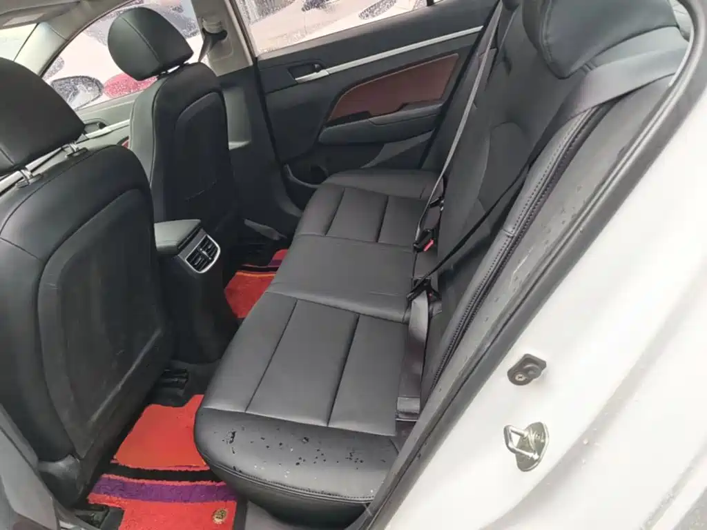 Hyundai Elantra — миниатюра 17