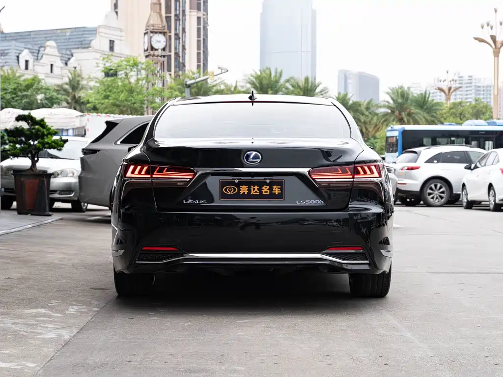 Lexus LS — миниатюра 5