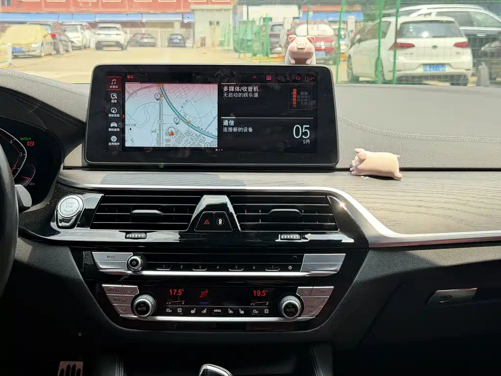 BMW 5 Series — миниатюра 13