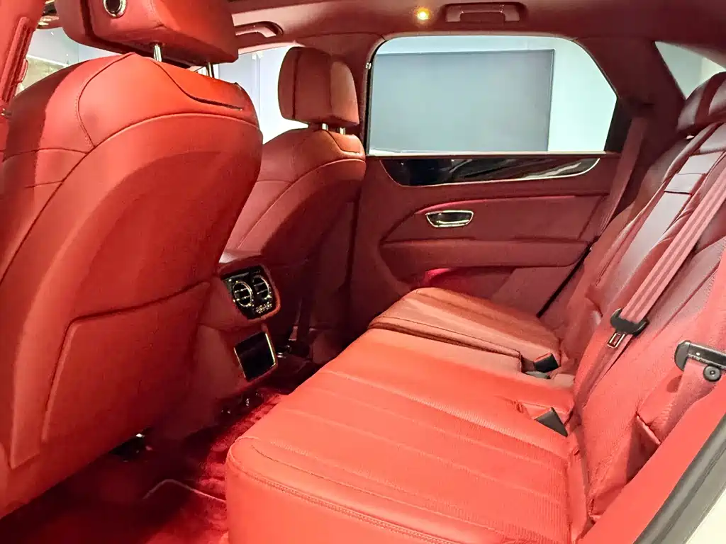 Bentley Bentayga — миниатюра 12
