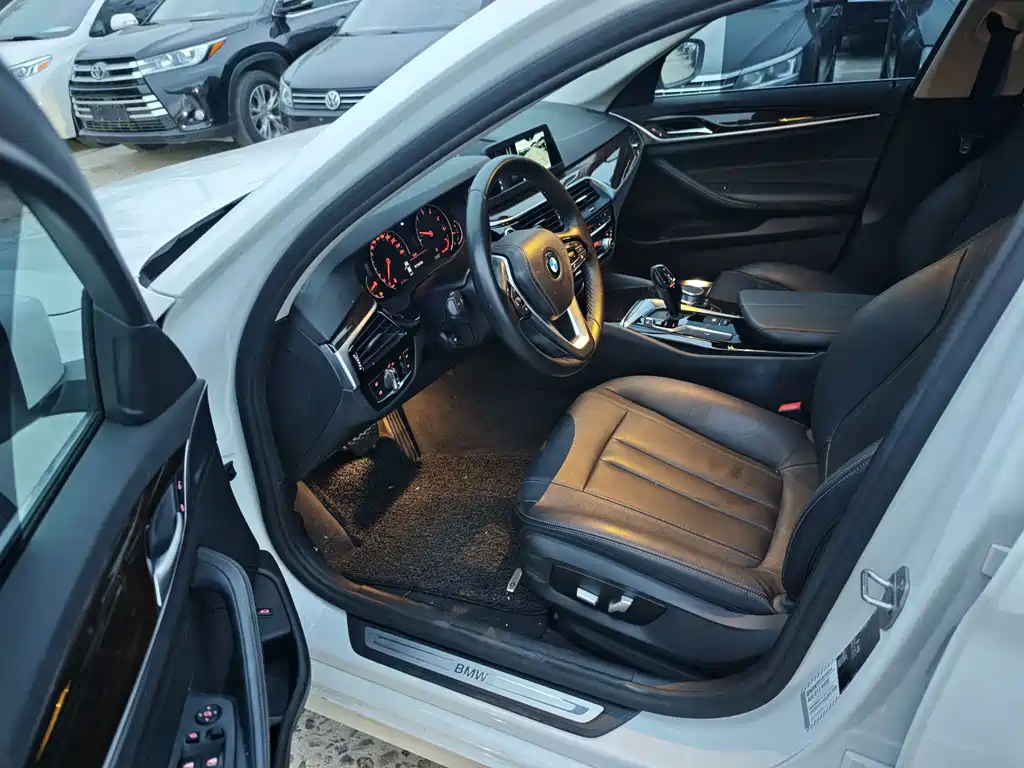 BMW 5 Series — миниатюра 7