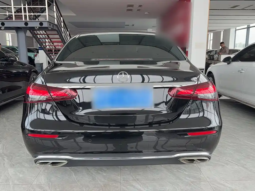 Mercedes-Benz E-Class — миниатюра 6