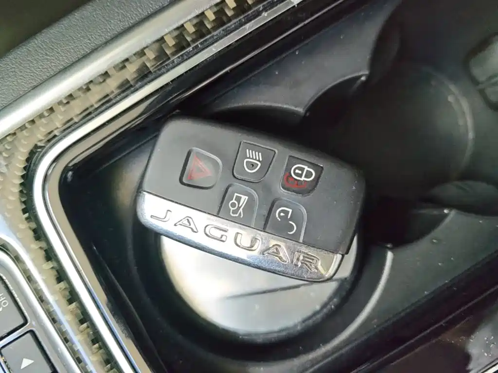 Jaguar XEL — миниатюра 9