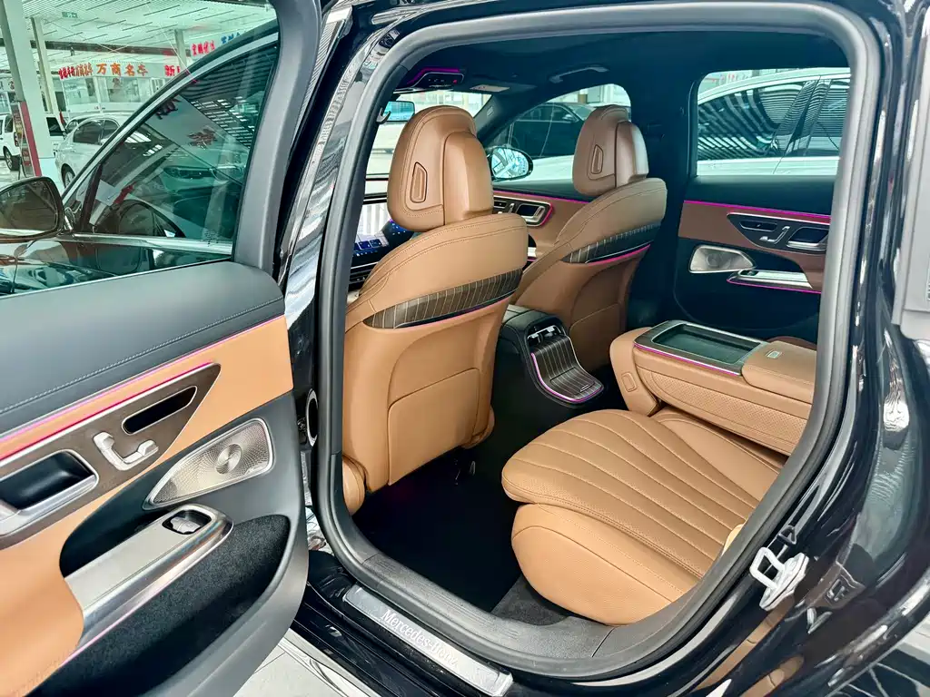Mercedes-Benz E-Class — миниатюра 6