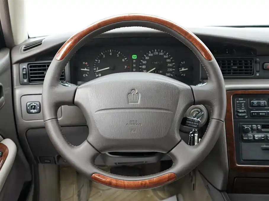 Toyota Crown (Import) — миниатюра 17