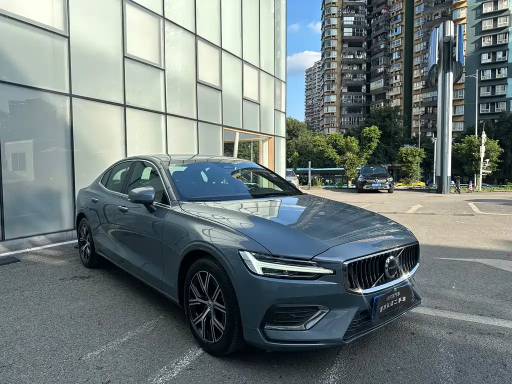 Volvo S60 2024 B4 Luxury