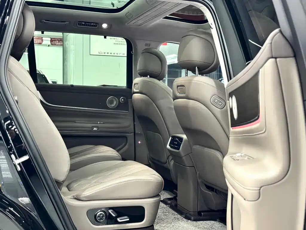 AITO ASK THE WORLD M9