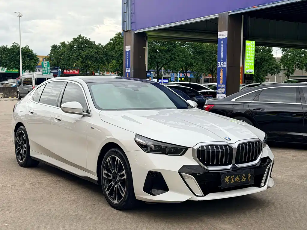 BMW 5 Series — миниатюра 3
