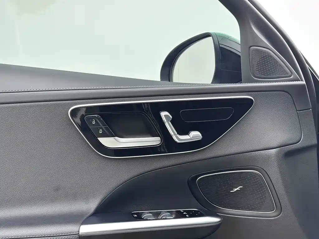 Mercedes-Benz C-Class — миниатюра 14