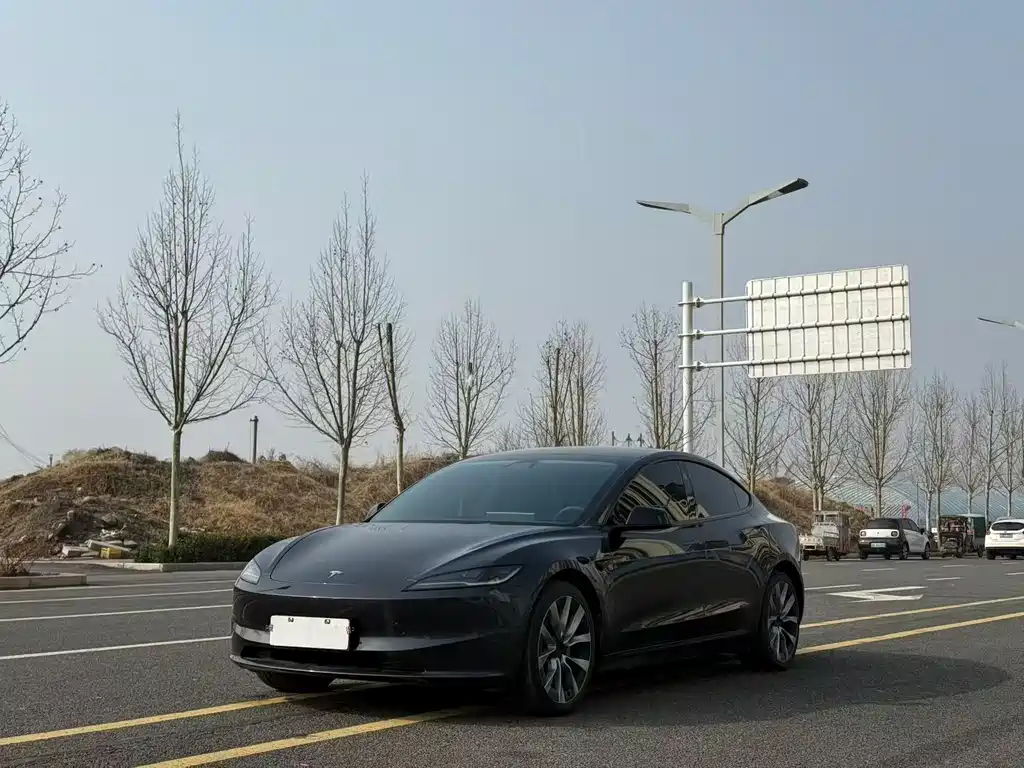 Tesla Model 3 2024
