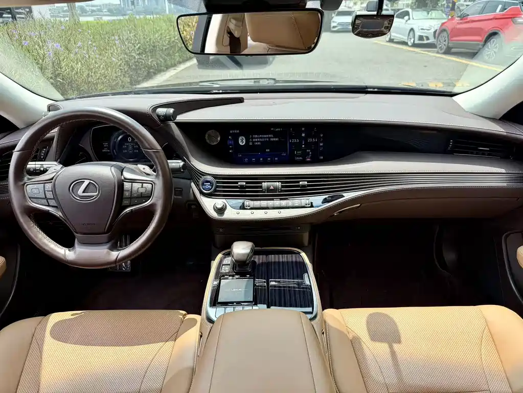 Lexus LS — миниатюра 11