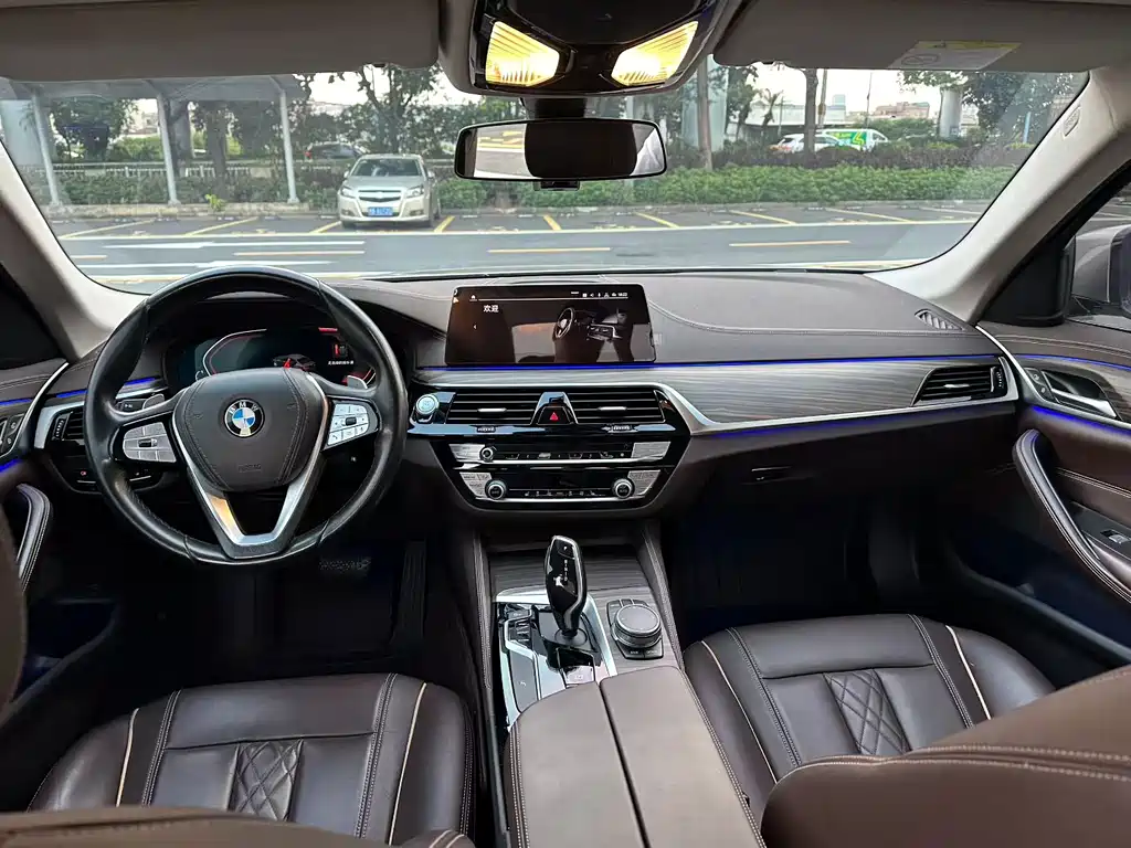 BMW 5 Series — миниатюра 8