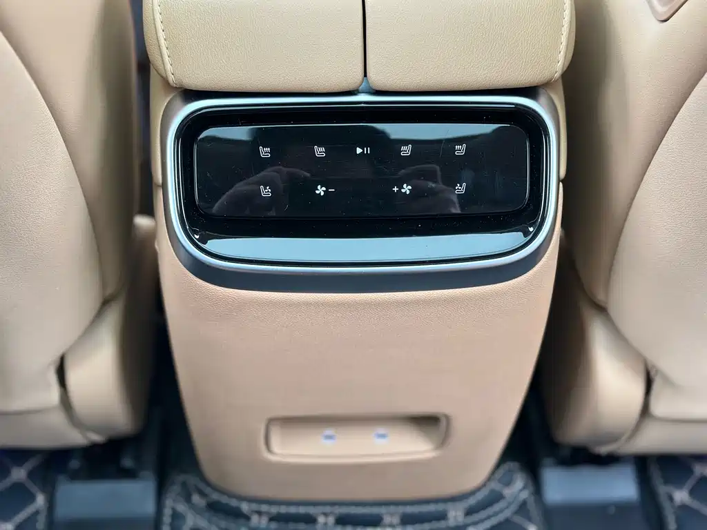 AITO ASK THE WORLD M7