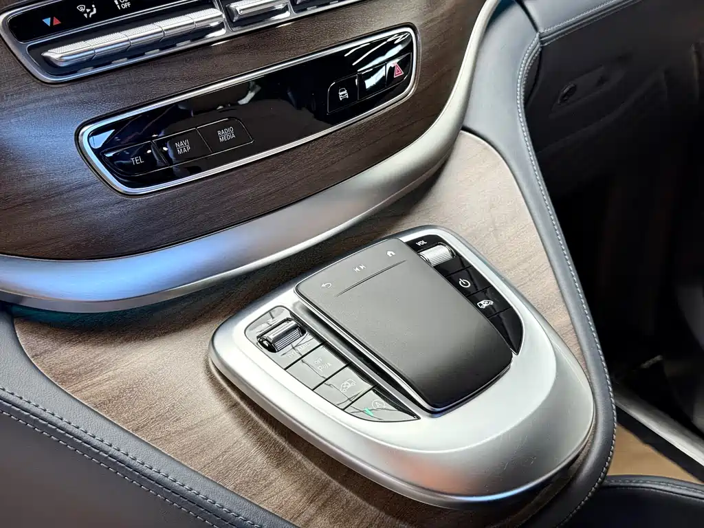 MERCEDES-BENZ V CLASS