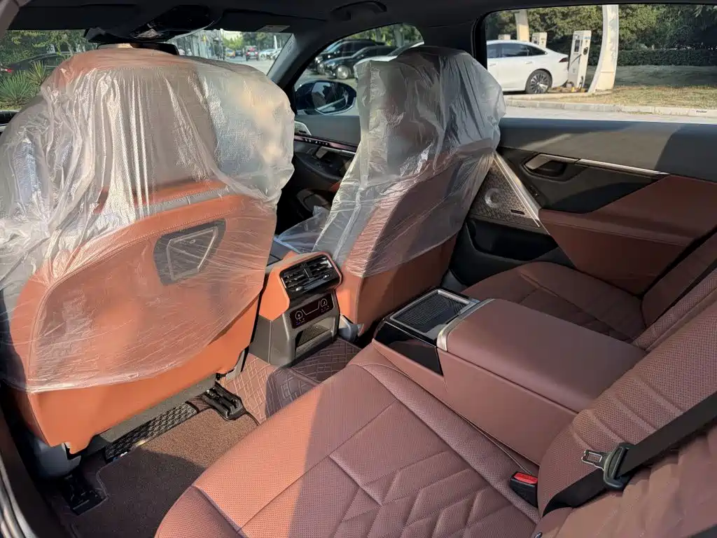 BMW 5 Series — миниатюра 12