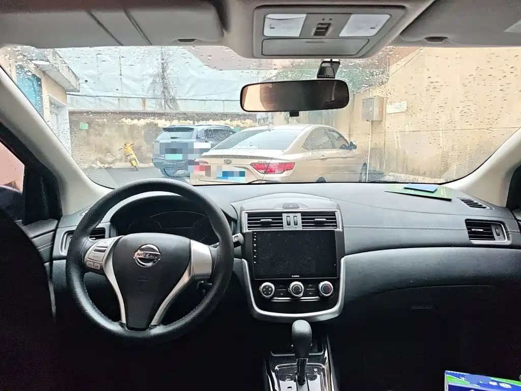 Nissan Tiida — миниатюра 13