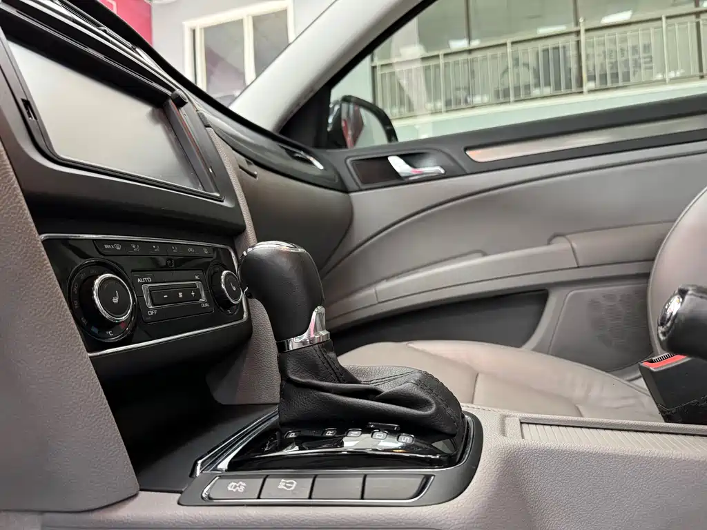 Skoda Superb 2016 TSI380 DSG