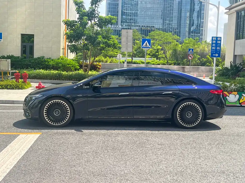 MERCEDES-BENZ EQS AMG