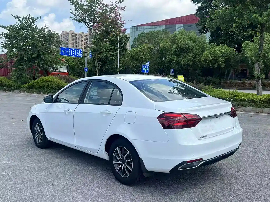 Geely Emgrand — миниатюра 5
