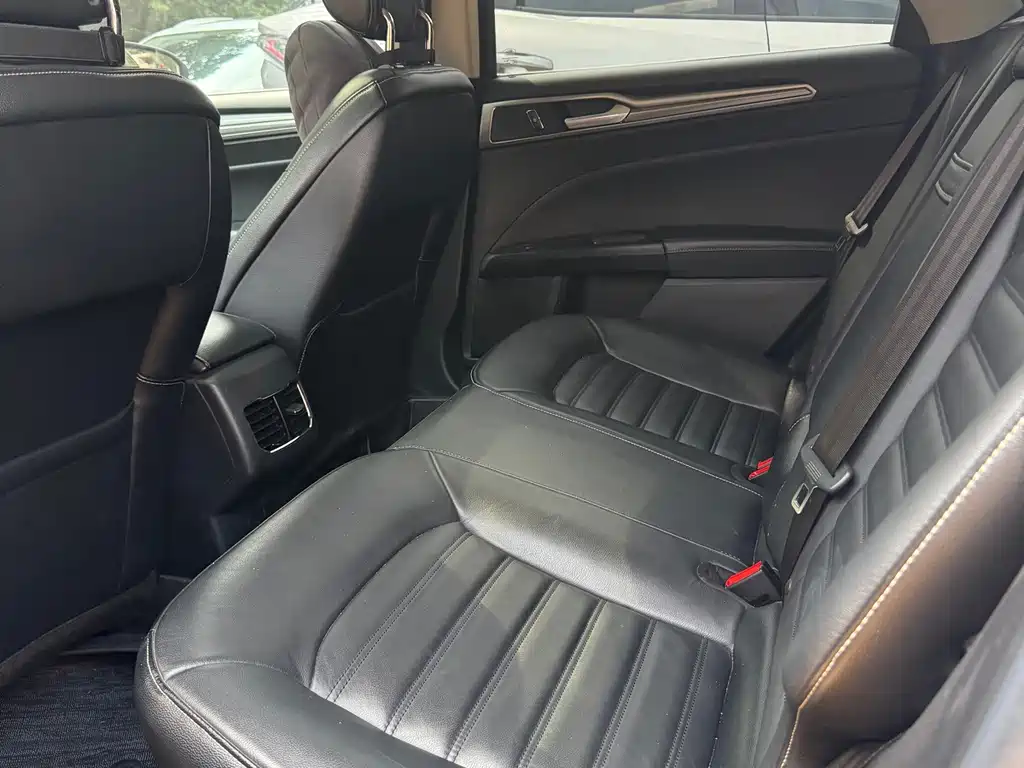 Ford Mondeo — миниатюра 8