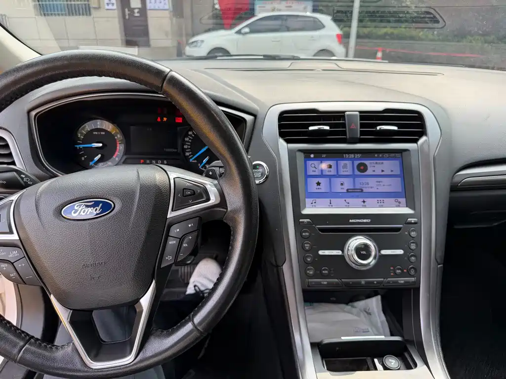 Ford Mondeo — миниатюра 9