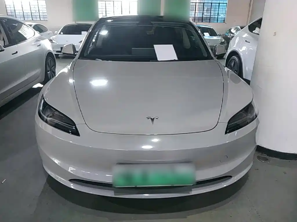 Tesla Model 3 — миниатюра 3