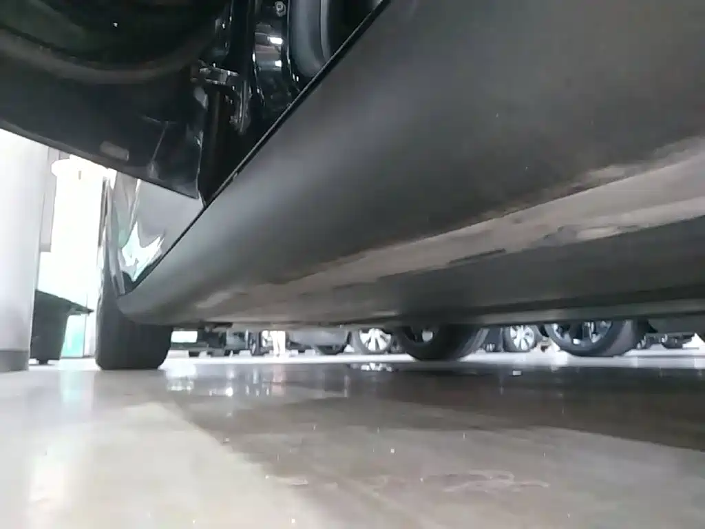 Tesla Model Y — миниатюра 22