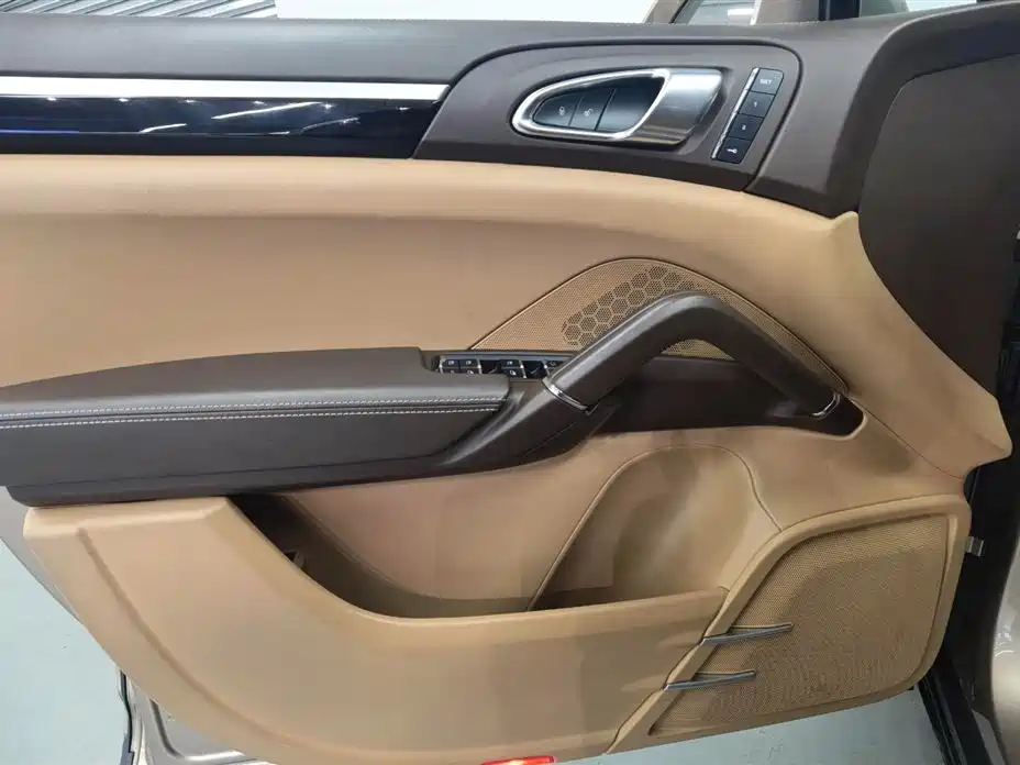 Porsche Cayenne — миниатюра 19