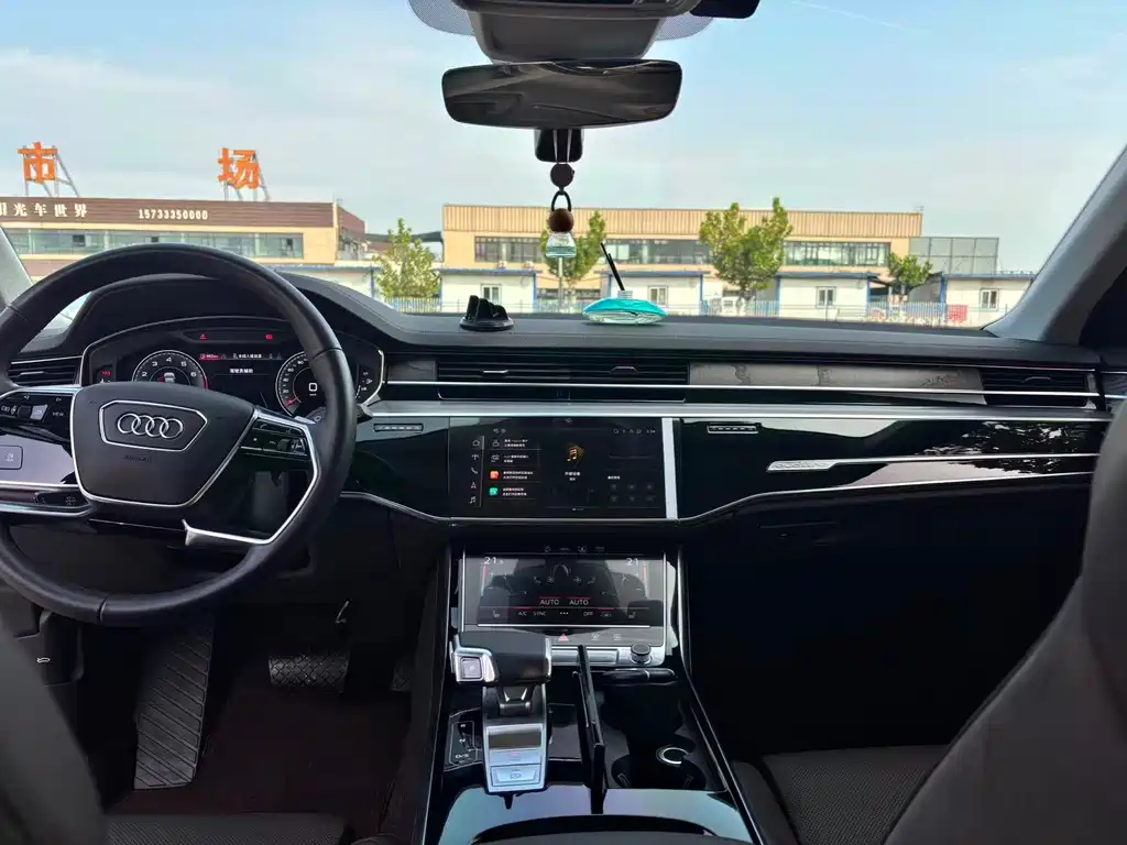 Audi A8 — миниатюра 5