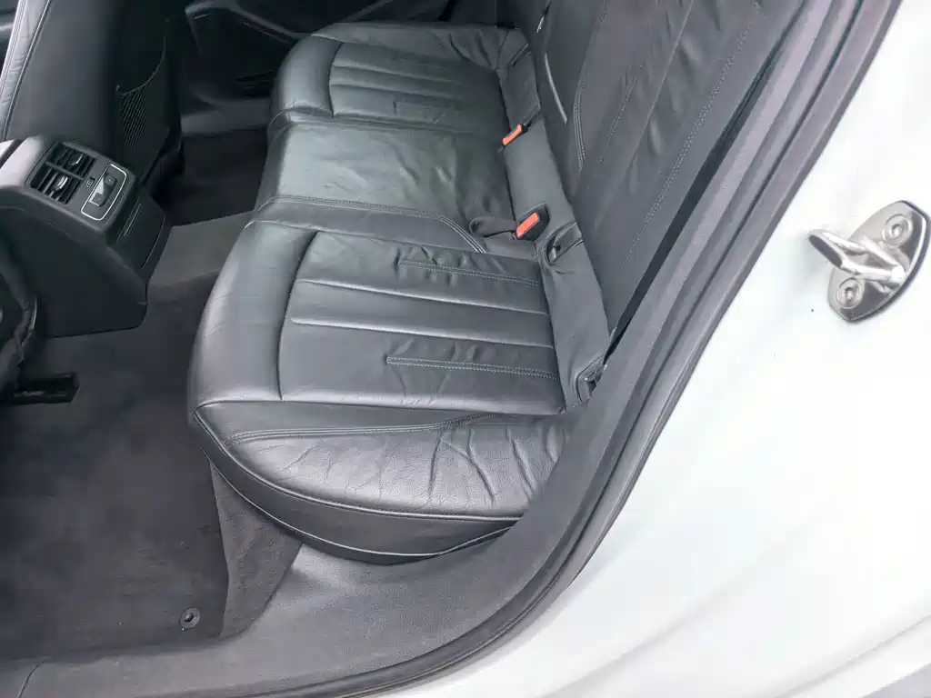 Audi A4L — миниатюра 12