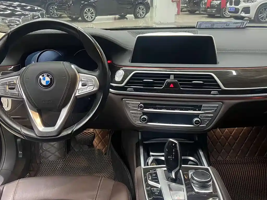 BMW 7 Series — миниатюра 5