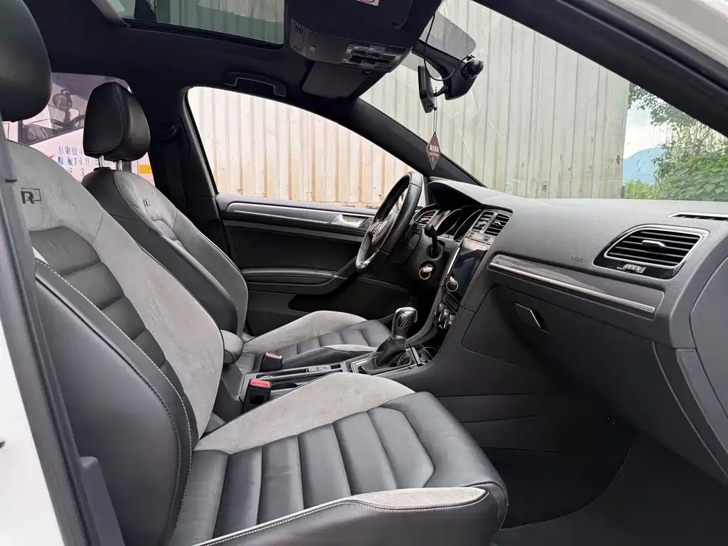 Volkswagen Golf — миниатюра 12