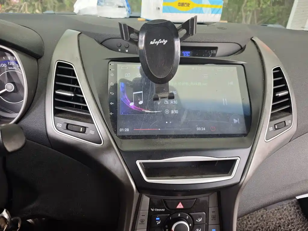 Hyundai Elantra Langdong — миниатюра 9