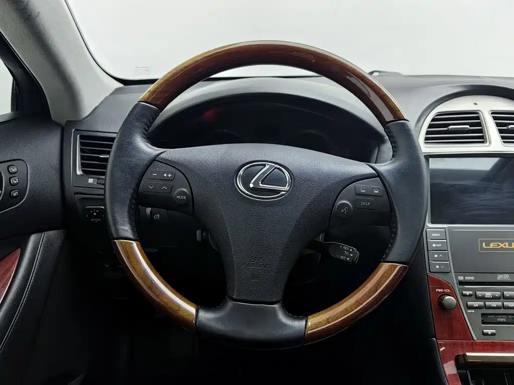 Lexus ES — миниатюра 11