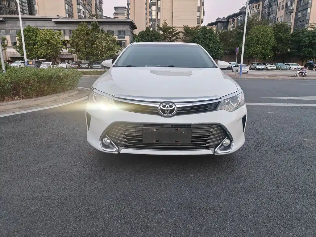 Toyota Camry — миниатюра 2
