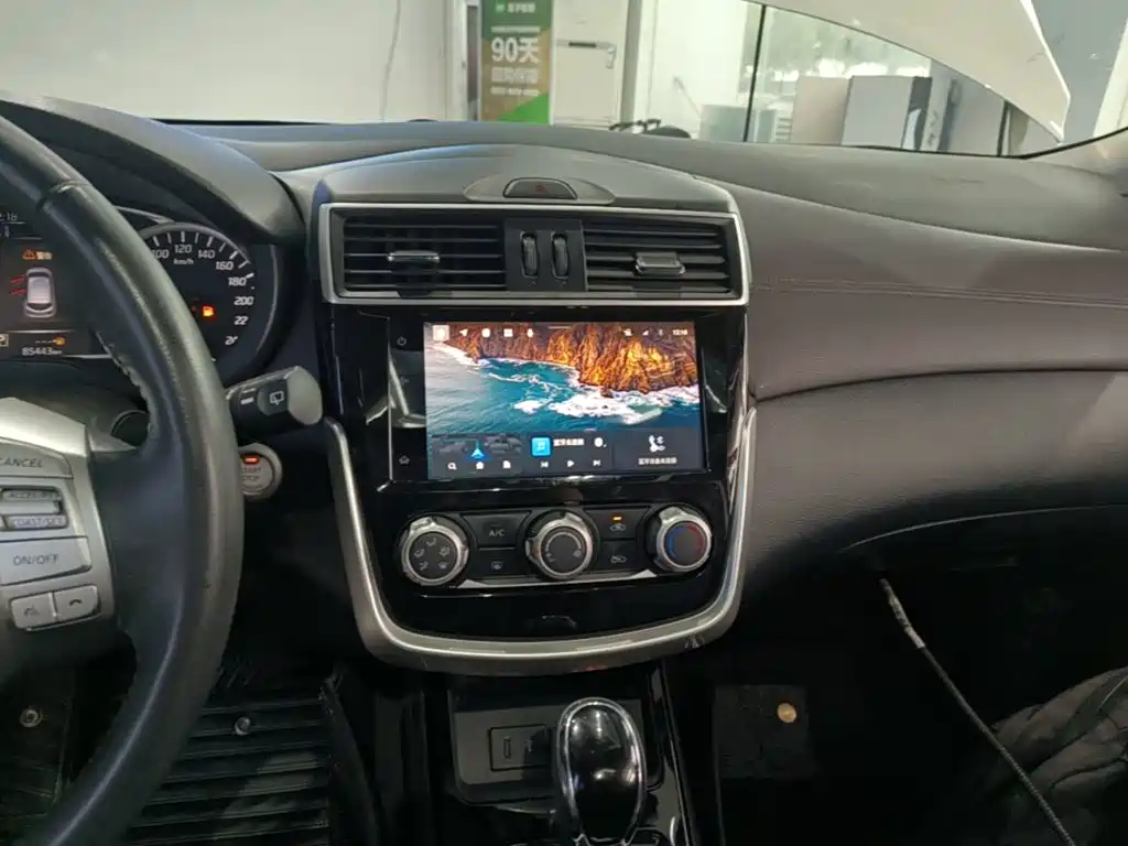 Nissan Tiida — миниатюра 13