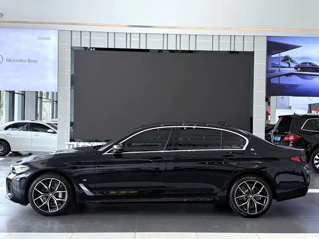 BMW 5 Series — миниатюра 2