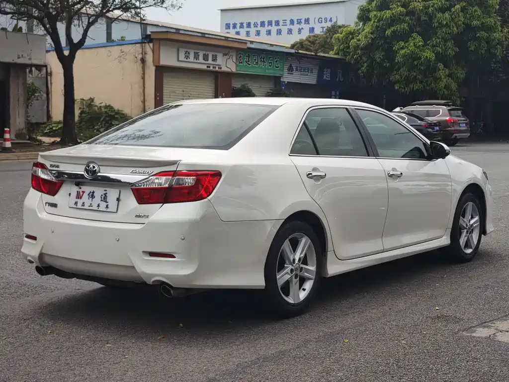 Toyota Camry 2012 2.0S