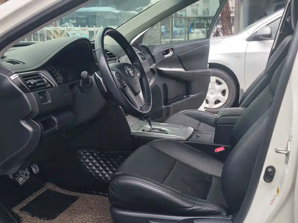 Toyota Camry 2012 2.0S