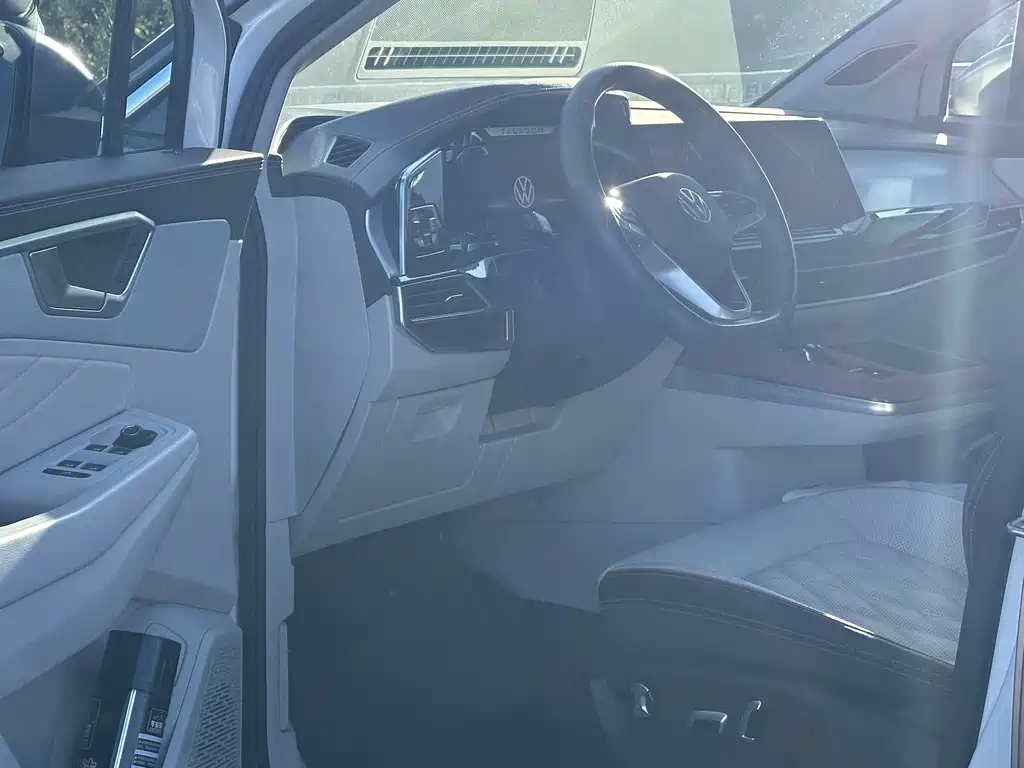 Volkswagen Viloran 2022 530TSI Flagship Pro 6 мест