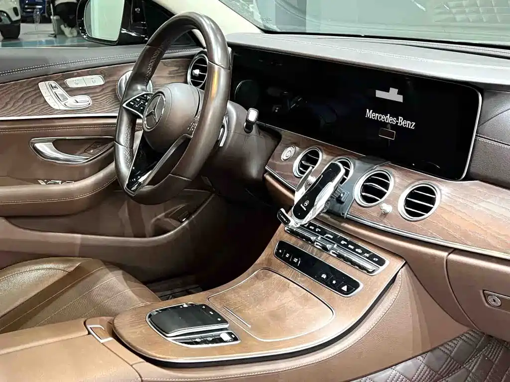 Mercedes-Benz E-Class — миниатюра 9