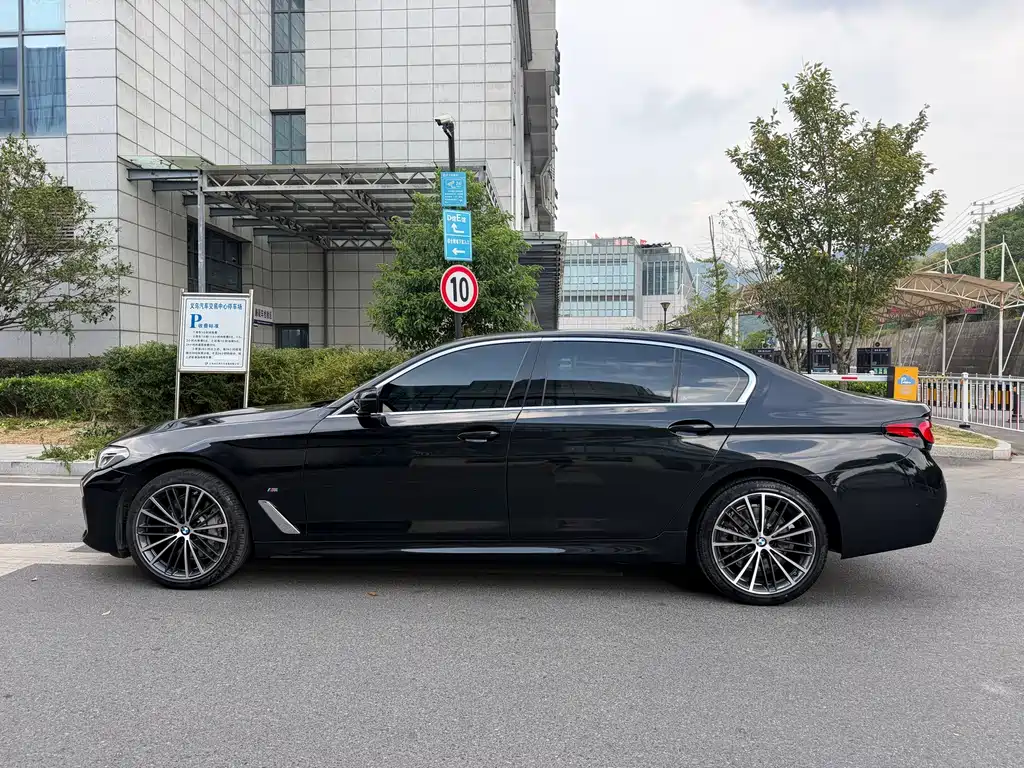 BMW 5 Series — миниатюра 4